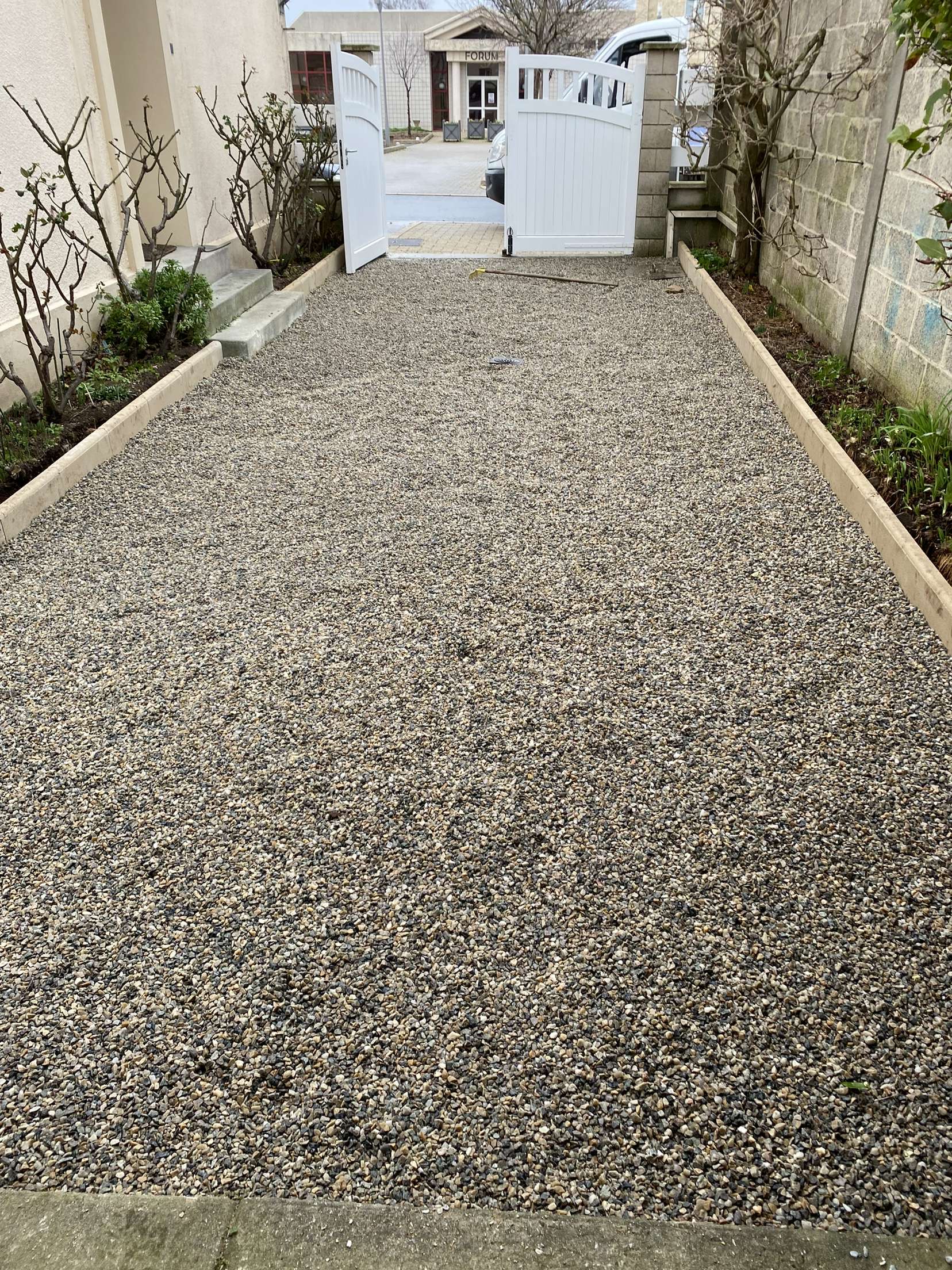 Terrassement après travaux - terrain nivelé et aménagé